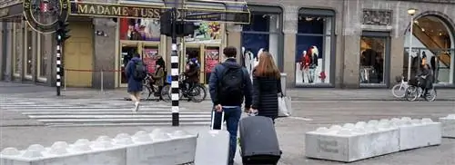 Бетонные блоки потихоньку завоевывают себе постоянное место на улице