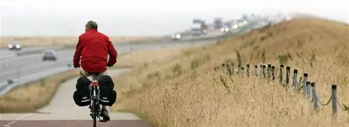 Протест против закрытия на 3 года Afsluitdijk для пешеходов и велосипедистов