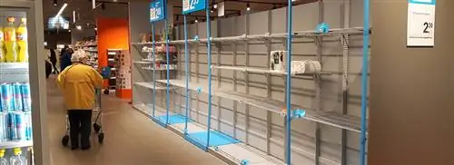 Супермаркет откликнулся на призыв кабинета министров и ввел час покупок для пожилых людей