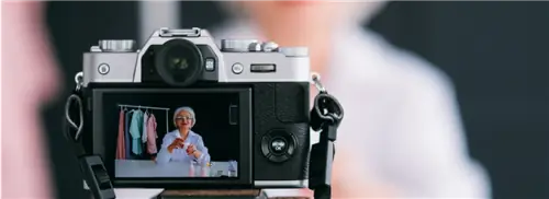Старше 50 лет &8216;vlogging’ и &8216;сообщения’ поехали, особенно во времена короны