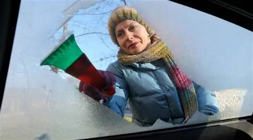 Окна автомобиля замерзли? Советы по расчесыванию и хранению безо льда