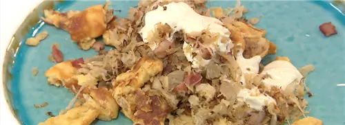 Пикантный кайзершмаррн с квашеной капустой и беконом