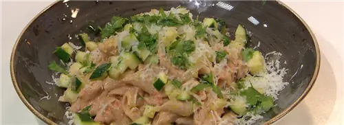 Пенне из цельнозерновой муки с соусом из паприки и рикотты