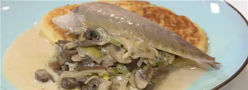 Ирландский бокс с луком-пореем и скумбрией