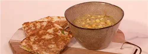 Острый кукурузный суп с кесадильей из тунца’s