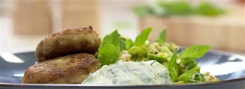 Рыбные котлеты гарам масала с райтой и булгуром из брюссельской капусты