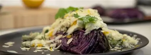 Жареная красная капуста с апельсином и горгонзолой