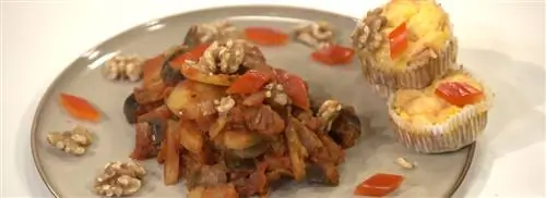 Тушеные баклажаны с маффином Frittata