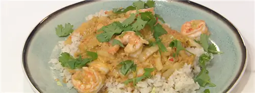 Красное карри с пекинской капустой и креветками