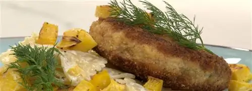 Салат из пасты кольраби с хрустящим рыбным бургером
