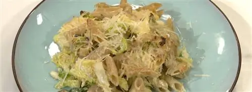 Запеканка из макарон с пастернаком и савойской капустой