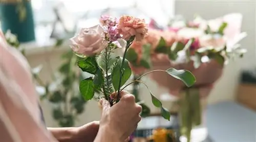 Расстановка цветов в вазе, вот как это сделать своими руками