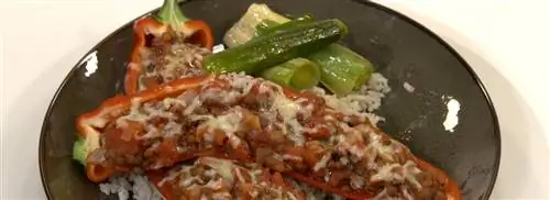 Болгарский перец, фаршированный чечевицей и тушеным луком-пореем