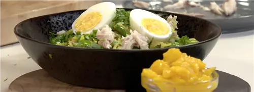 Кеджери со спаржей, скумбрией и чатни из манго