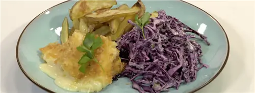 Салат из красной капусты с картофелем в духовке и запеченным камамбером