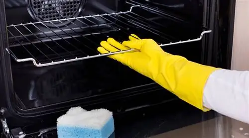 Чистка духовки? С этими советами это делается в кратчайшие сроки