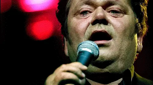 Андре Хейз, любимый амстердамский фолк-певец с золотым голосом