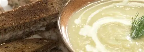 Крем-суп из фенхеля с полосками хлеба из тунца и анчоусов