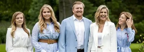 Фотосессия королевской семьи в саду дворца Huis ten Bosch