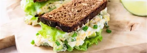 Вкусный салат на хлеб? Вот так легко сделать самому