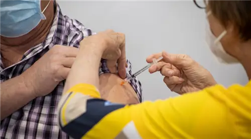 Бустерная вакцина против коронавируса: что она делает? И когда ты его получишь?