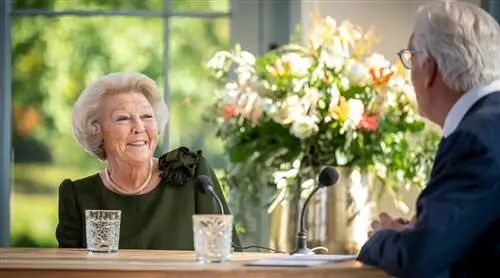 Ян Слагтер беседует с принцессой Беатрикс по случаю 65-летия принцессы Беатрикс Спирфондс