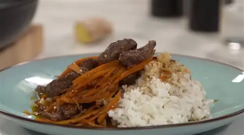Канадская имбирная говядина с овощами и рисом