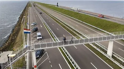 Afsluitdijk обеспечивает защиту от наводнений уже 90 лет