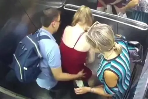 Женщина рожает в лифте