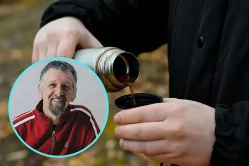 Крупный план термоса с кофе