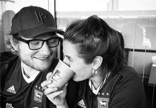 Эд Ширан рассказывает о драме своей жены. Во время беременности у нее диагностировали неоперабельную опухоль.