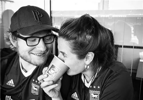 Эд Ширан рассказывает о драме своей жены. Во время беременности у нее диагностировали неоперабельную опухоль