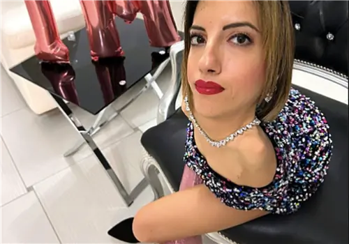 Она родилась без рук, постоянно слышала, что "не выживет" . Теперь он покоряет мир