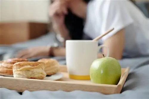 Хотите лучше спать? Вот 3 вида продуктов, которых следует избегать