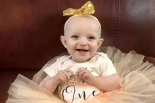 Эта девочка родилась с более чем сотней опухолей. Ей не дали шанса выжить