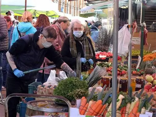 Нужно продезинфицировать продукты после покупки? Эксперт не оставляет иллюзий