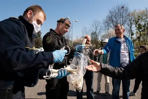 Где взять защитную маску? Городская стража раздает их бесплатно