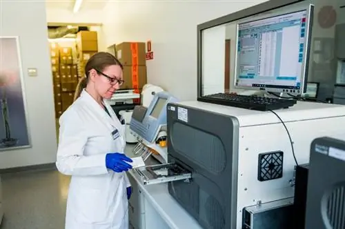 Они проверяют, есть ли у вас коронавирус