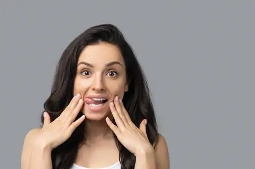 Часто ли вы прикасаетесь к своему лицу? Есть способы этого избежать