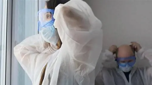 Медики в масках