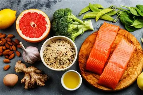 здоровая еда лежит на столе