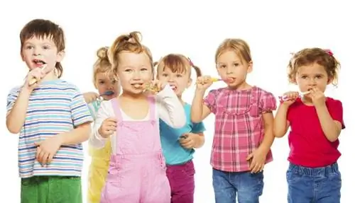 Молочные зубы у детей - 6 советов, как их чистить и лечить