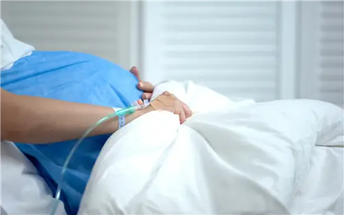 Трансженщина, рожденная мужчиной, сможет забеременеть. Инновационная трансплантация