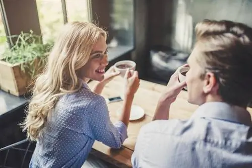 флиртовать