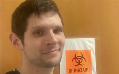 26-летний ученый выпил коктейль из дизентерийных бактерий. «Многие часы я хотел умереть»