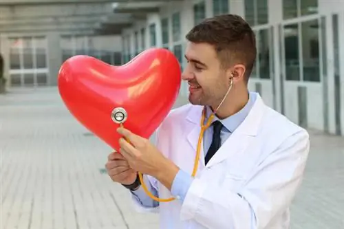 У людей с situs inversus сердце бьется справа.