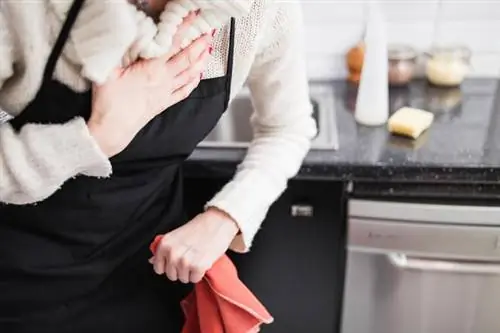 Это состояние чаще убивает женщин. Стоит знать его 3 ключевых симптома