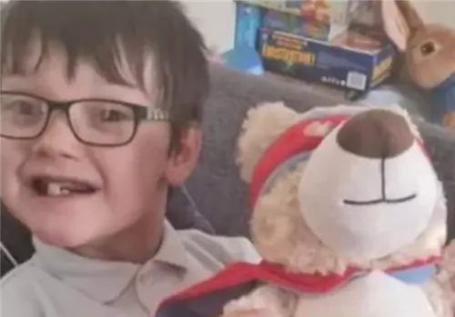 Пятилетний мальчик просит новое сердце для своего брата. Больно видеть его таким беспомощным