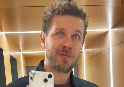 Кроликовский отвечает: «Я не употребляю наркотики, я поддерживаю лечение». Чем страдает актер?