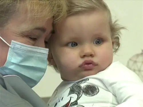 Брошенный родителями Стась превратил больницу в дом. Молодая мама - врач